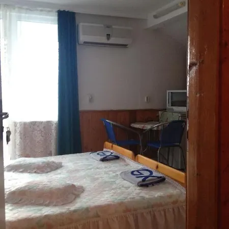 Central Guesthouse בית הארחה נסבר