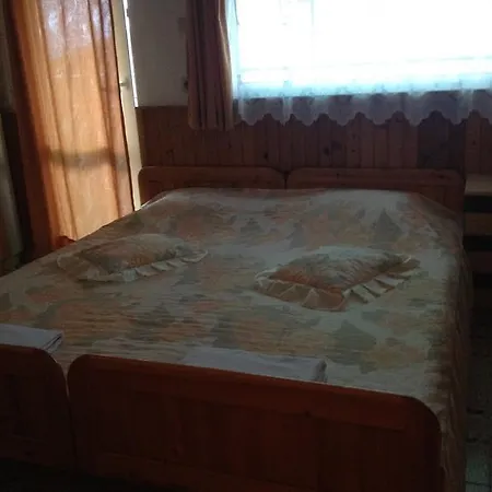 Къща за гости Central Guesthouse 3*