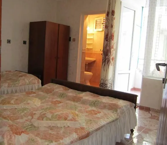 Central Guesthouse 3* Несебър